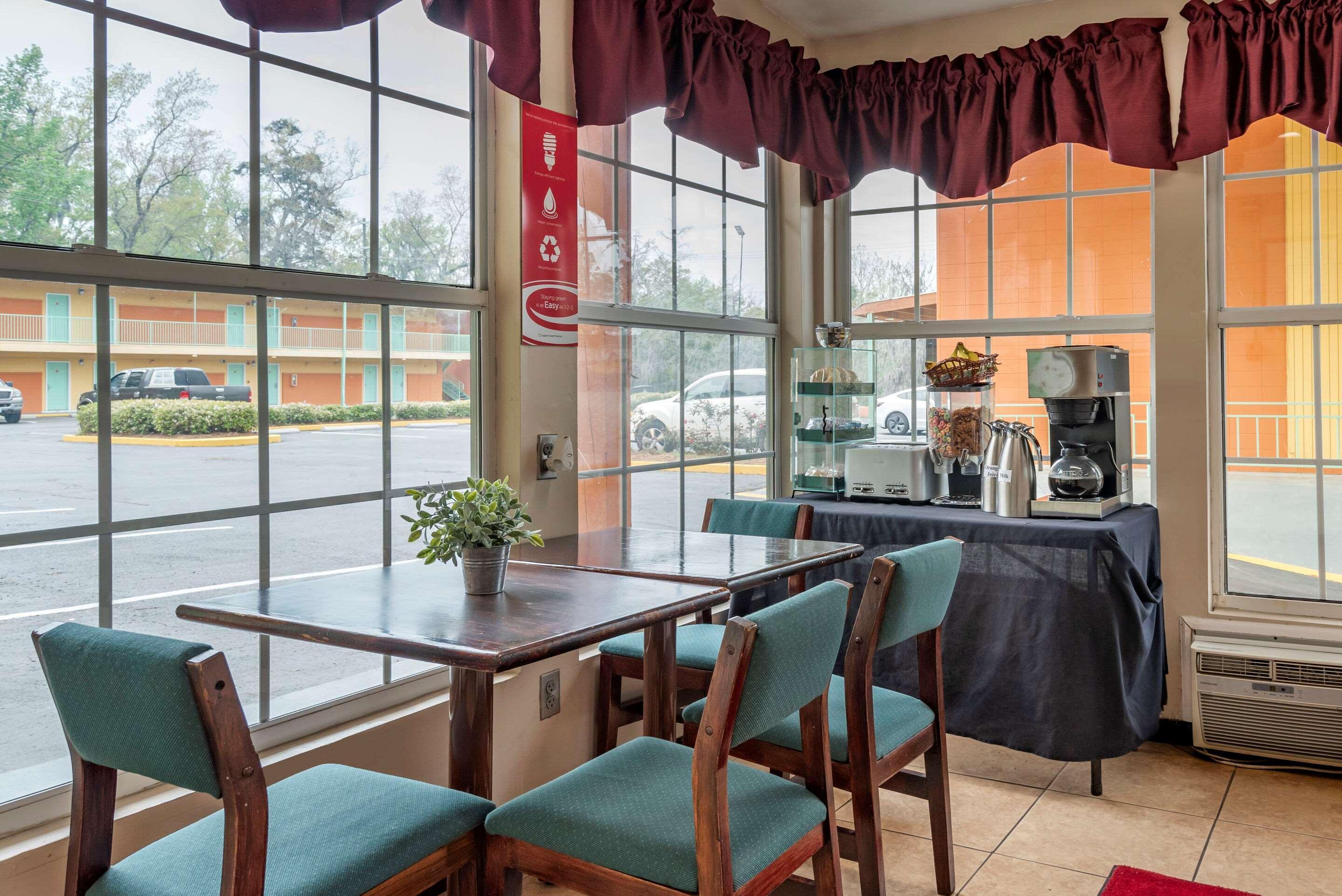 Econo Lodge Tallahassee Near Capital -University Екстериор снимка